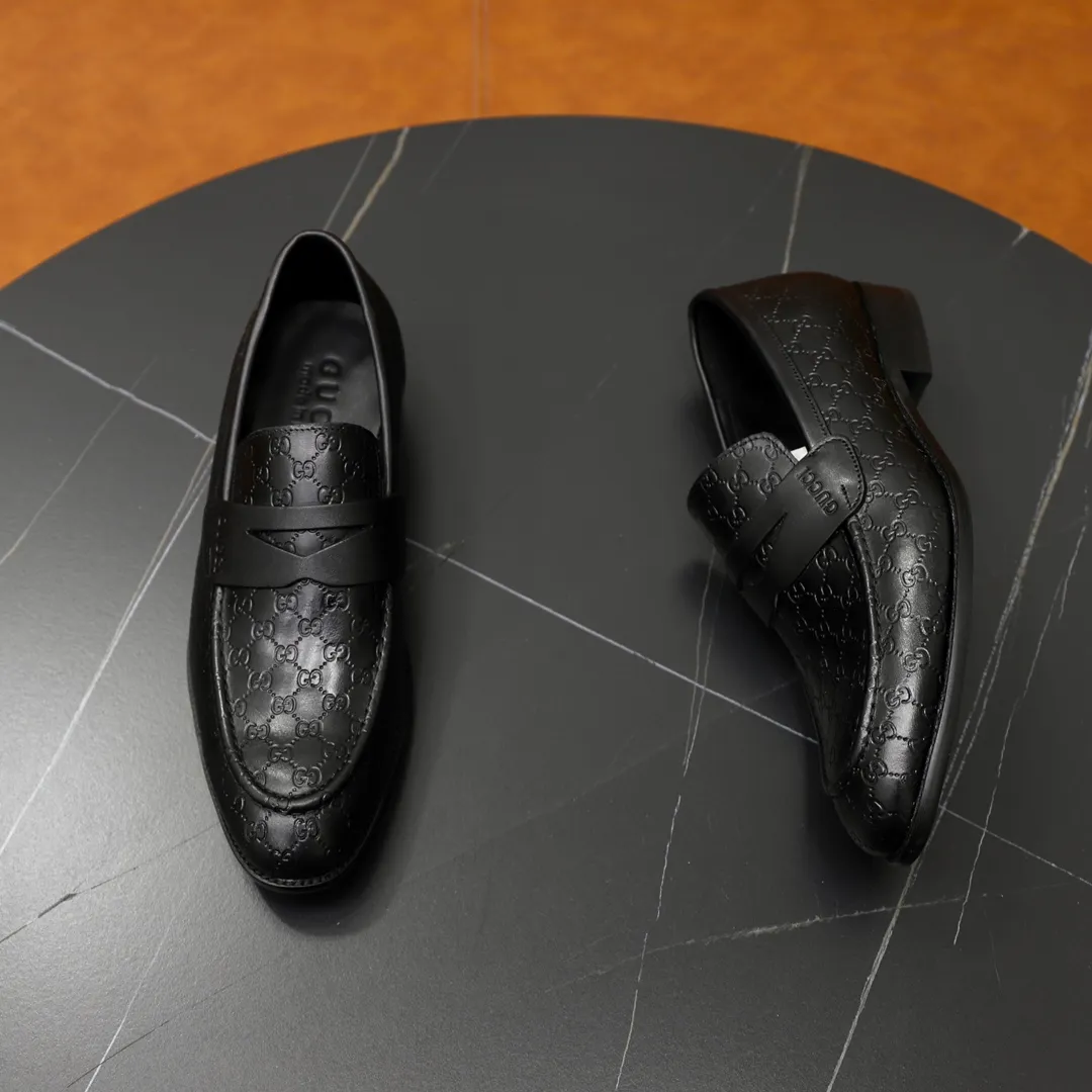Men's shoes: 250🙅‍♂️🙅‍♂️🙅‍♂️Niuli Brand: GUCCI Size: 38-44 (45 can be customized) Level: Counter classic Material: Original soft cowhide upper Comfortable cowhide lining Original lightweight outsole Style category: Business casual footwear Driving leather shoes Color: Actual picture color